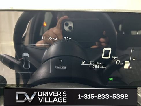 Used 2025 Nissan Kicks SV AWD/4WD image 13