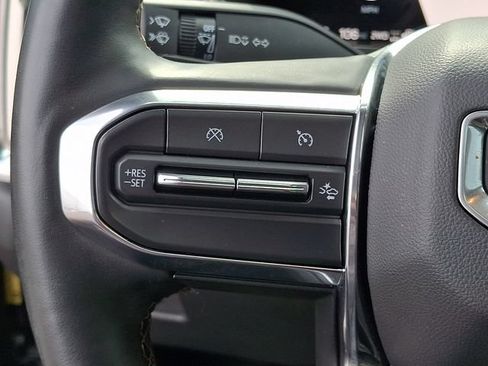 Used 2025 GMC Canyon Denali AWD/4WD image 19