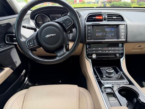 Used 2017 Jaguar XE Prestige RWD image 10