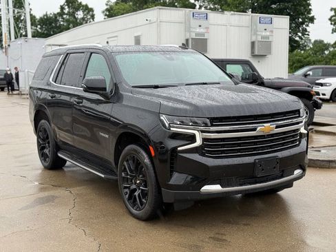 Used 2022 Chevrolet Tahoe LT w/ Luxury Package AWD/4WD image 4