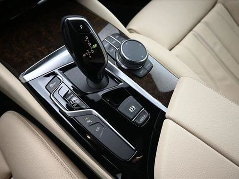 Used 2019 BMW 530i xDrive AWD/4WD image 17