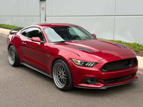 Used 2017 Ford Mustang GT RWD image 8