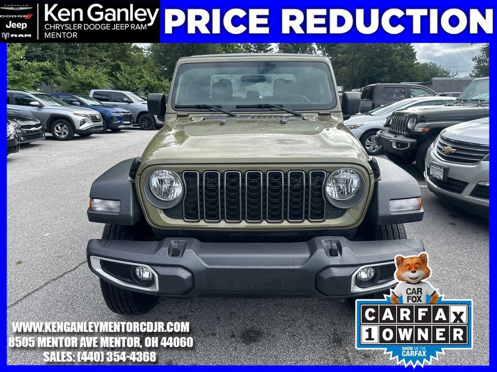 Certified 2025 Jeep Gladiator Sport AWD/4WD image 2