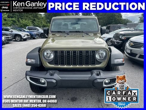 Used 2025 Jeep Gladiator Sport AWD/4WD image 2