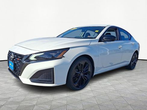 Used 2023 Nissan Altima 2.5 SR w/ SR Premium Package AWD/4WD image 3