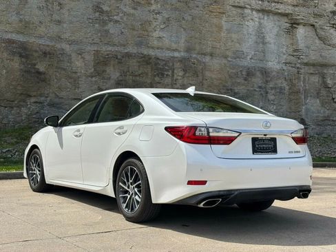 Used 2017 Lexus ES 350 2017 LEXUS ES 350 w/ Luxury Package image 3