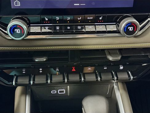 Used 2024 Chevrolet Colorado ZR2 w/ ZR2 Bison Edition image 15