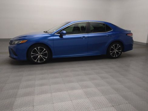 Used 2018 Toyota Camry SE w/ Moonroof Package image 2