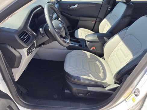 Used 2023 Ford Escape Platinum w/ Premium Technology Package image 4