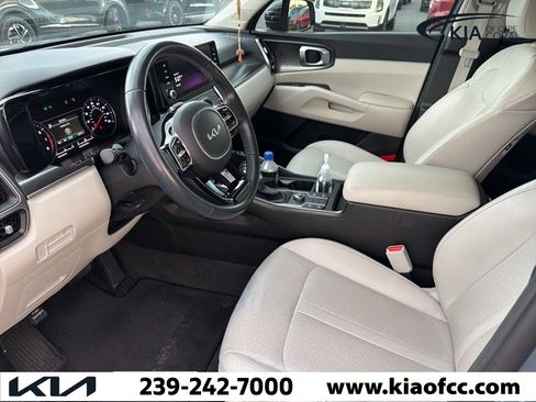 Used 2023 Kia Sorento S w/ Panoramic Sunroof Package image 3