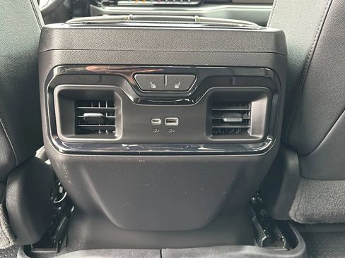 Used 2022 Chevrolet Silverado 1500 ZR2 w/ Technology Package image 17