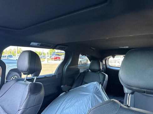 Used 2025 Toyota Sienna Platinum AWD/4WD image 3