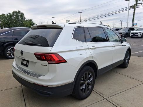 Used 2023 Volkswagen Tiguan SE AWD/4WD image 3
