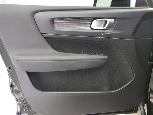 Used 2020 Volvo XC40 T4 R-Design w/ Advanced Package image 21