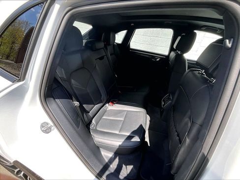 Used 2025 Porsche Macan image 21
