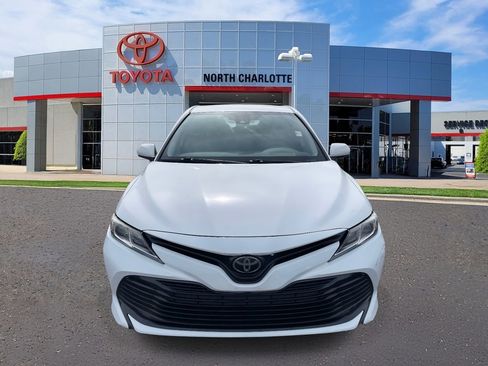 Used 2019 Toyota Camry LE image 3