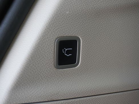 Used 2023 Chrysler Pacifica Touring-L FWD image 28
