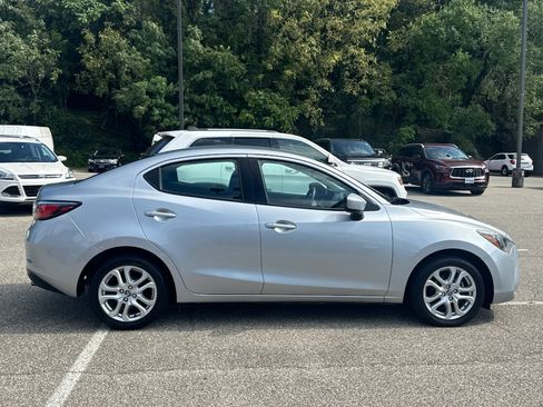 Used 2017 Toyota Yaris iA FWD image 4