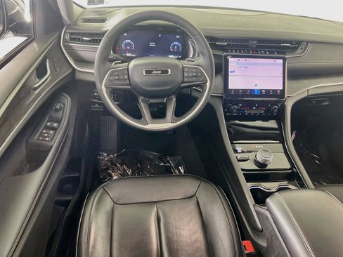 Used 2023 Jeep Grand Cherokee Limited image 22