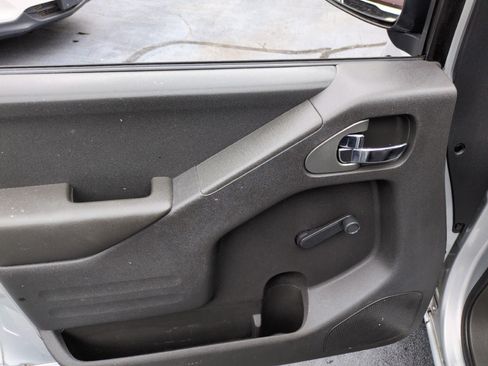 Used 2019 Nissan Frontier S RWD image 12