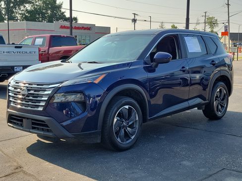Used 2024 Nissan Rogue SV FWD image 2