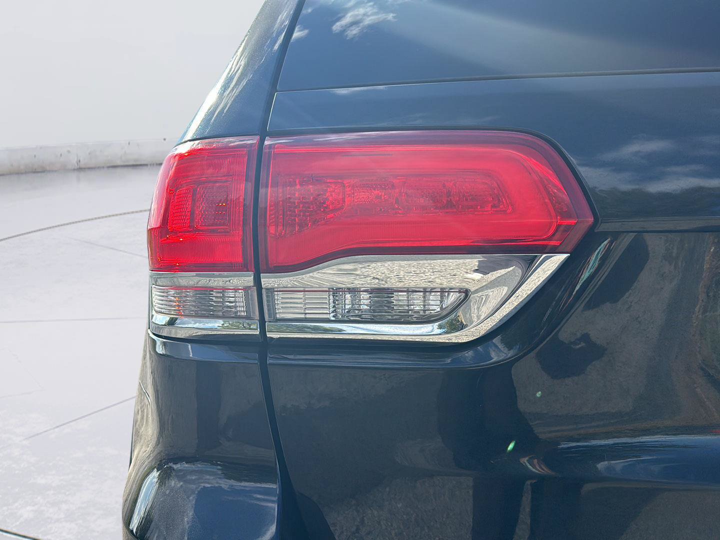 Used 2015 Jeep Grand Cherokee Limited RWD image 25