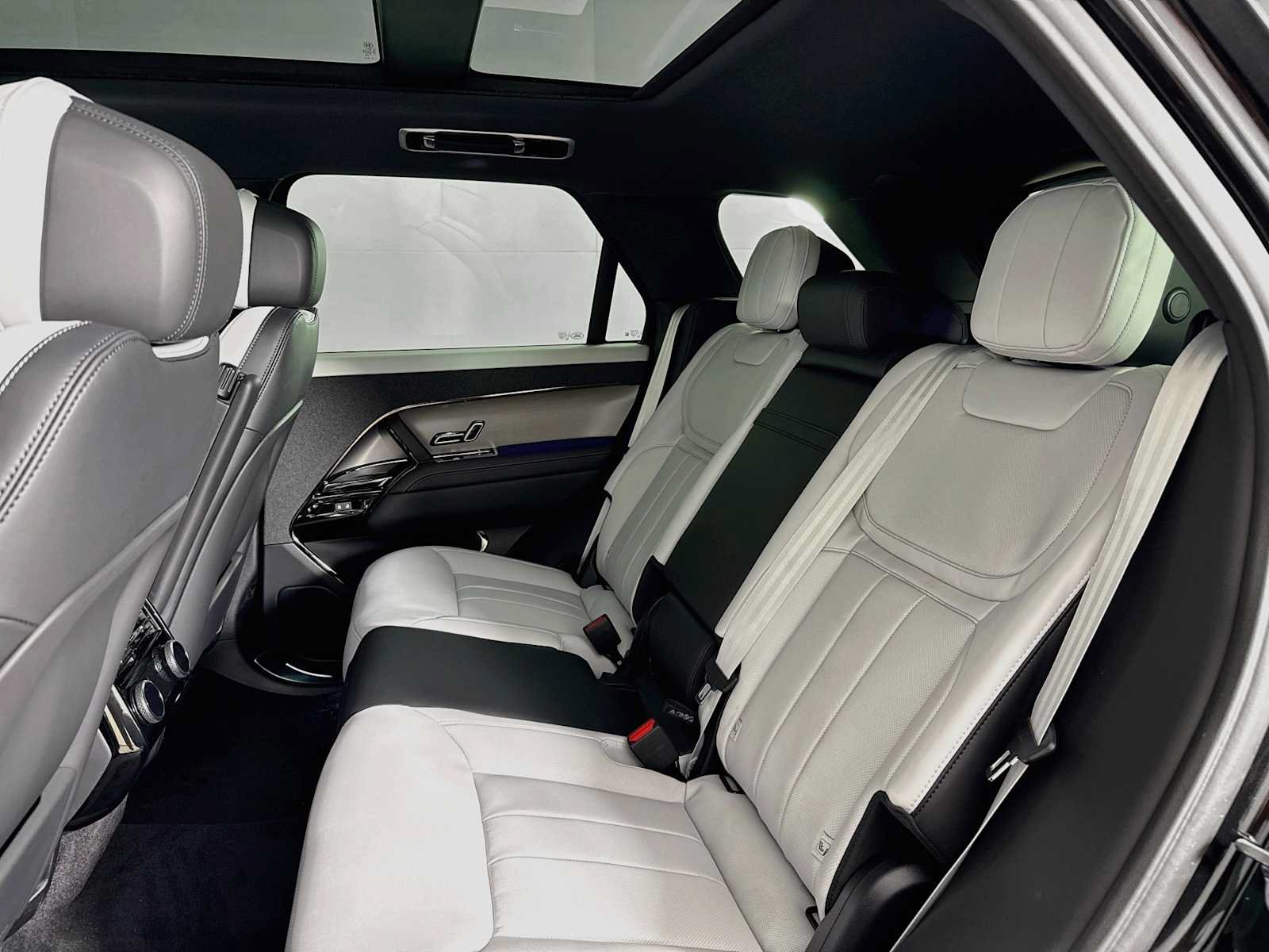 New 2027 Land Rover Range Rover Long Wheelbase SE AWD/4WD image 22