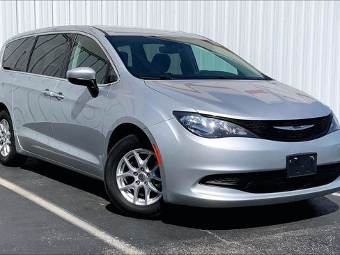 Used 2023 Chrysler Voyager LX FWD image 33