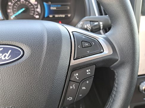 Used 2024 Ford Edge SEL image 17