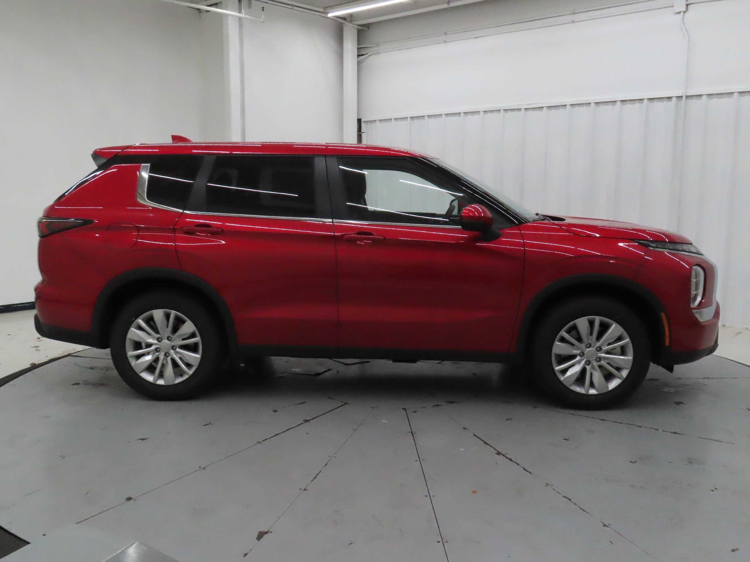 New 2026 Mitsubishi Outlander ES FWD image 2