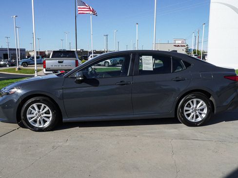 Used 2025 Toyota Camry LE AWD/4WD image 5