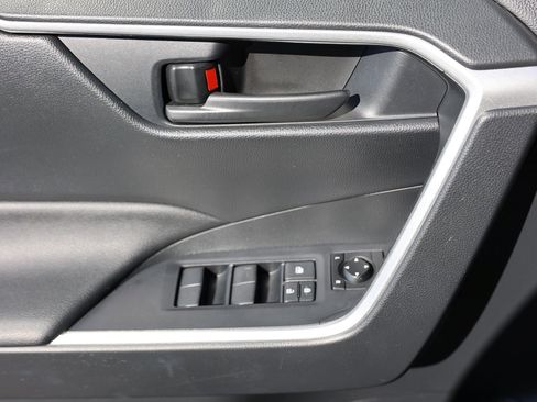 Used 2022 Toyota RAV4 LE image 37