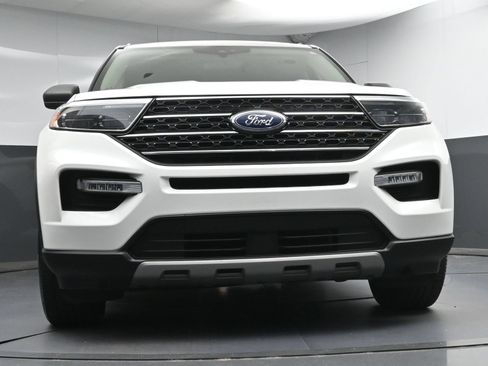Used 2021 Ford Explorer XLT w/ Equipment Group 202A AWD/4WD image 26