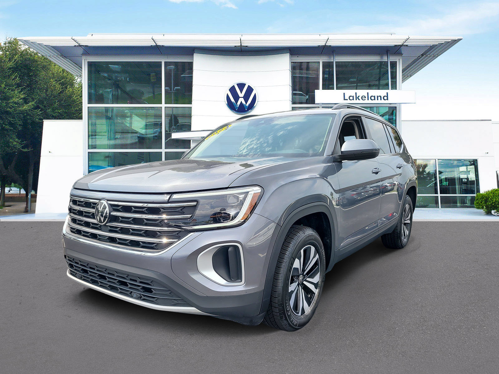 Used 2024 Volkswagen Atlas SE FWD image 2