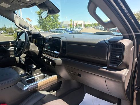 Used 2023 Chevrolet Silverado 1500 LT Trail Boss w/ LT Trail Boss Premium Package AWD/4WD image 13