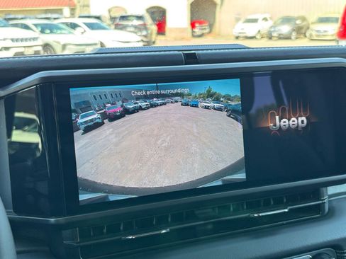 Used 2025 Jeep Wrangler Unlimited Sahara AWD/4WD image 23
