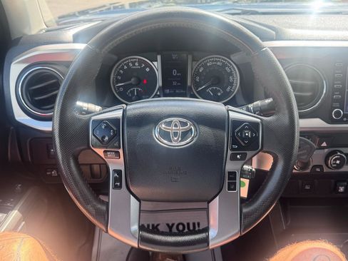 Used 2020 Toyota Tacoma SR5 AWD/4WD image 10