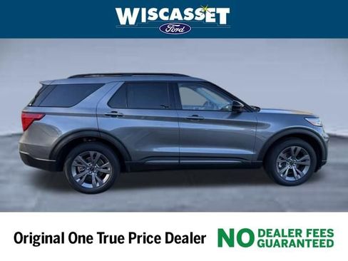 Certified 2022 Ford Explorer XLT w/ Equipment Group 202A image 2