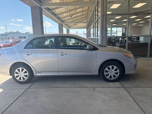 Used 2011 Toyota Corolla LE FWD image 2