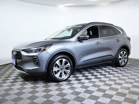 Certified 2025 Ford Escape Platinum AWD/4WD image 5