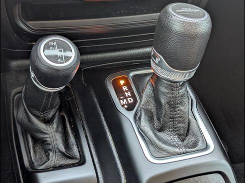 Used 2021 Jeep Gladiator Sport AWD/4WD image 15