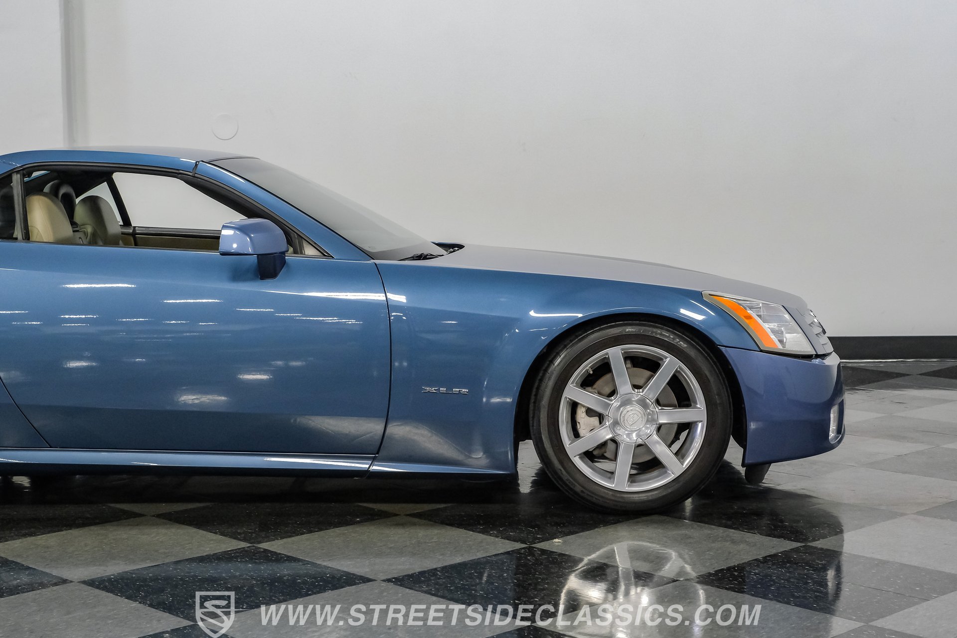 Used 2006 Cadillac XLR RWD image 30