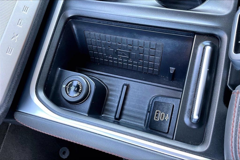 Used 2025 Ford Expedition Active RWD image 22