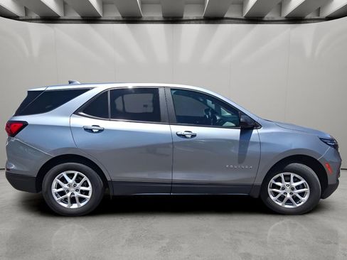 Used 2023 Chevrolet Equinox LS w/ LS Convenience Package AWD/4WD image 11