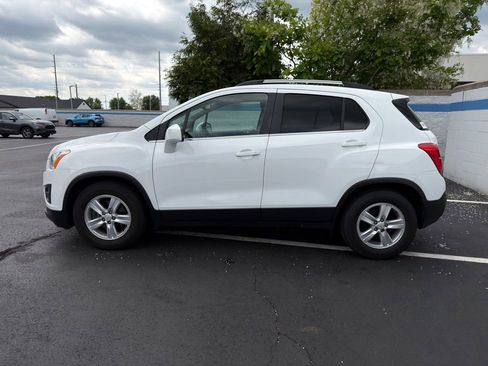 Used 2016 Chevrolet Trax LT w/ LT Sun and Sound Package FWD image 2