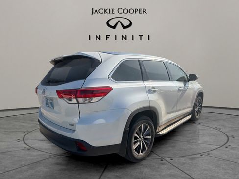 Used 2019 Toyota Highlander XLE image 5
