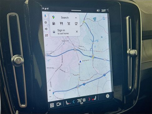 Used 2023 Volvo XC40 B4 Plus image 19