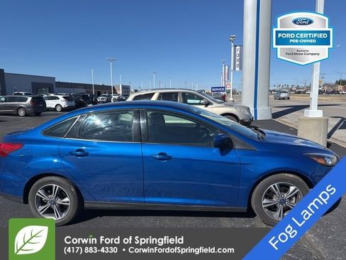 Used 2018 Ford Focus SE w/ SE Appearance Package image 4