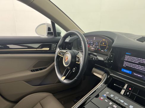 Certified 2026 Porsche Panamera image 12