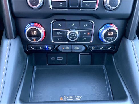 Used 2024 GMC Yukon AT4 w/ Technology Package AWD/4WD image 28